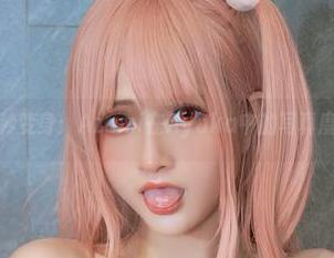 一秒变身：Azami在Ayaka中的写真魔力