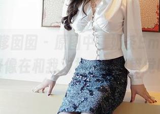 Feilin嗲囡囡 - 原图中，奶茶Emily的女友好像在和我对视，是我错觉吗？