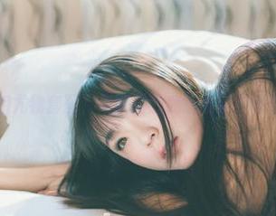 自打看了这组尤物套图，果团网的我这看姿势又变得奇怪了…