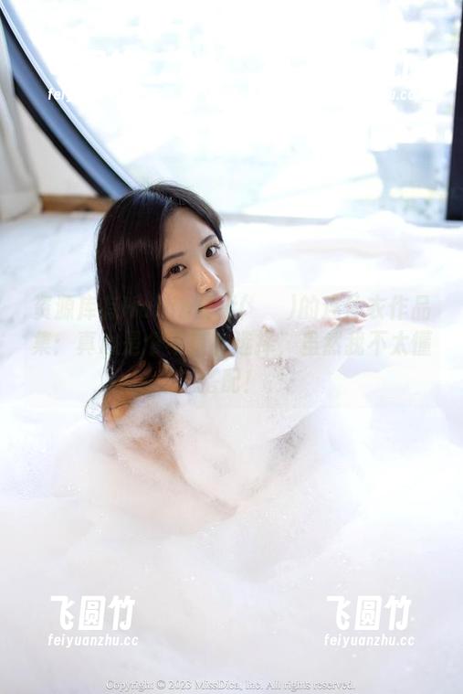 资源库有Habin夏彬(하빈)的连体衣作品集：真心是个不错的选择，虽然我不太懂搭配！