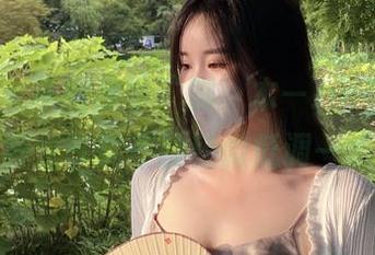 微密圈 - 从图库学“脚”本—July芝岚的美脚分享能不能稍微低调一点？