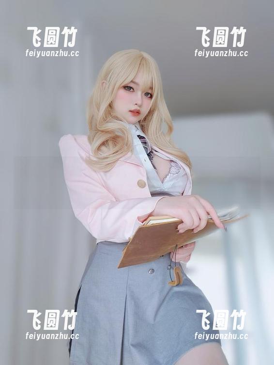 K酱的高跟鞋写真，高清，大概是要让我脑袋瓜子掉了吧。
