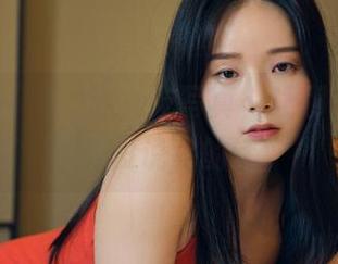 翻开Pia(피아)的女友写真，让那些照片说点儿没说完的话。