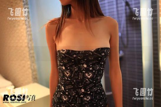 ROSI写真 ROSI秘书套图:说好的严肃工作环境,怎么这一闪过就变了?