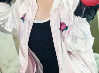 TouTiao头条女神 - 美图时间：在莫小希的校服里，怀念那段“逼迫上课”的日子！