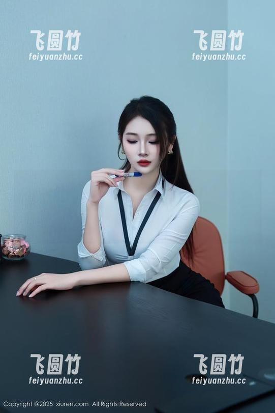 Xiuren秀人网 - 纬度够不够？toro羽住全套写真加网袜，让腿部直通云端，只差一双翅膀了！