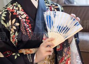 Xiuren秀人网 - 每次看到叶梦轩的红裙美图，我都忍不住想多看几眼！