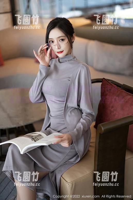 Xiuren秀人网 - 大美媚京的棉袜作品，高清的画面让我的袜子看起来好没存在感！