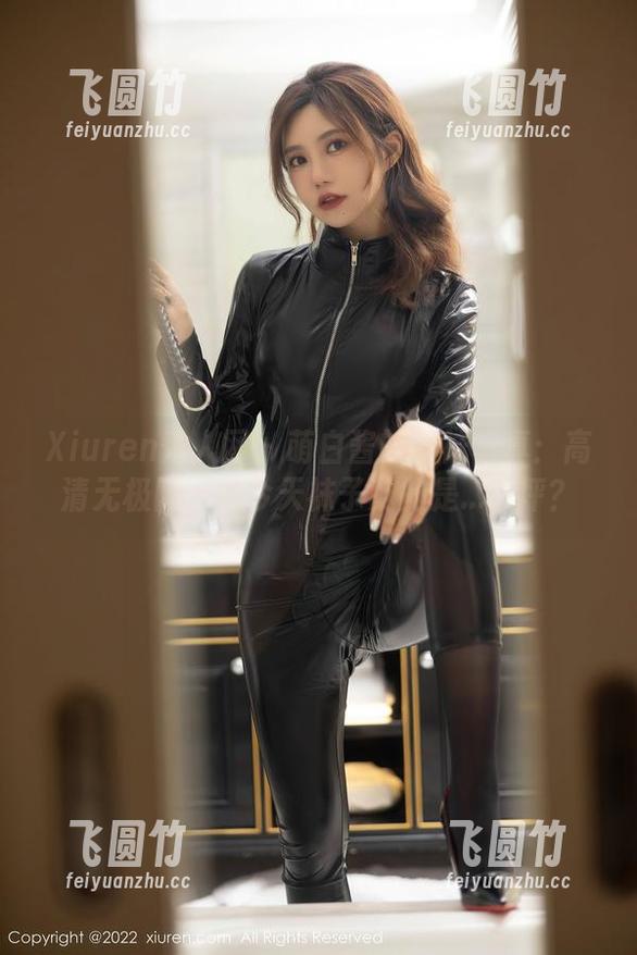 Xiuren秀人网-萌白酱 Xiuren秀人网 - 萌白酱的棉袜写真:高清无极限,她今天袜子配的是...草坪?