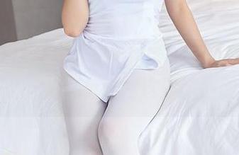 YouMi尤蜜荟 - 竟然把李多多的睡衣藏在图包里，谁能负责我这渴望的眼神？