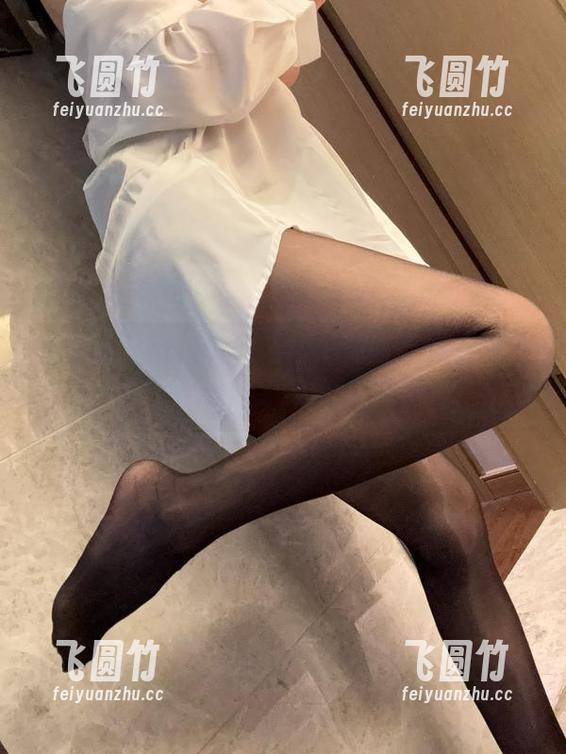 不爱笑的赛琳 微密圈 - 套图最新上线!不爱笑的赛琳校服,谁说学习不能很时髦?