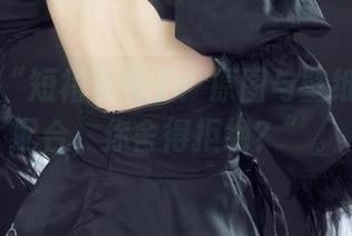 丽柜 - “短裙加兔子：原图与壁纸的完美配合，你舍得拒绝？”。