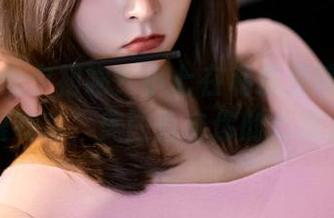 丽柜 - 七夕初吻？小七在私房里演绎果然很有戏，美图直击你的心房。