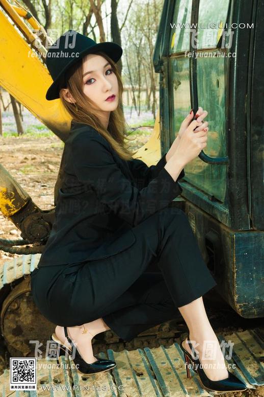 丽柜 - “连衣裙”这词是为了形容王炜炜的吗？掀开这本写真图集！