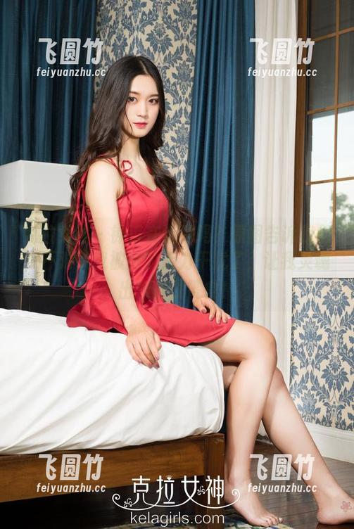 克拉女神-钟淇 克拉女神 - 钟淇在运动吗?原图告诉我们,不对,我被她的活力干扰了,让我灵魂出窍去找零食!