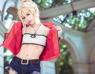 兔玩映画：樱花JK的写真，图包里满是“不太正经”的一瞥。