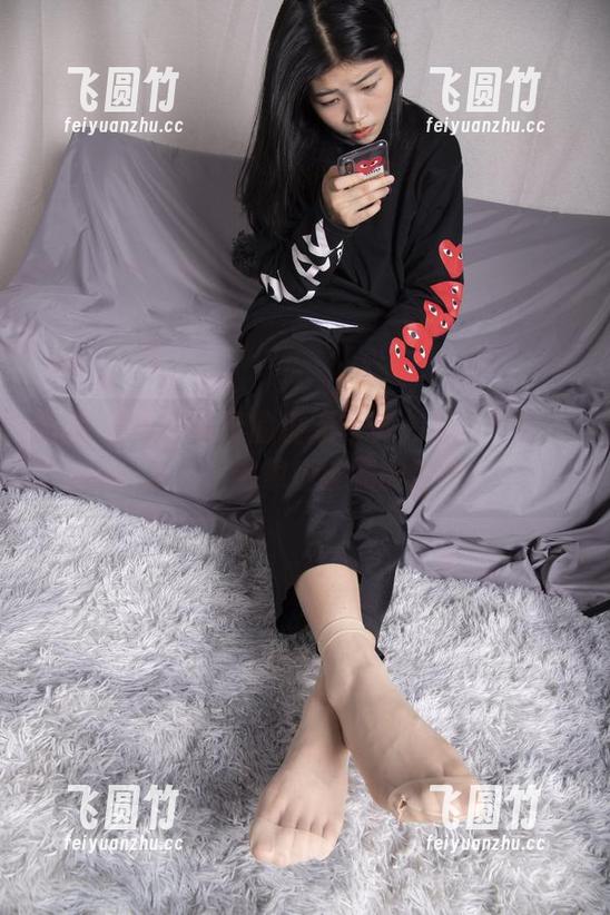 南国足艺 - 青青的最新写真：自拍界的小新宠儿，宅家也能嗨的那种！