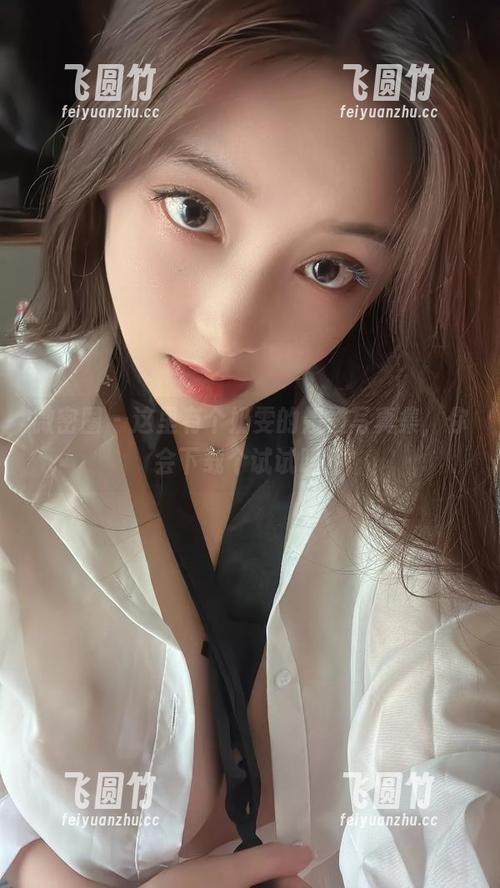 奶雯 微密圈 - 这里有个奶雯的姐姐写真集,你会下载个试试吗?