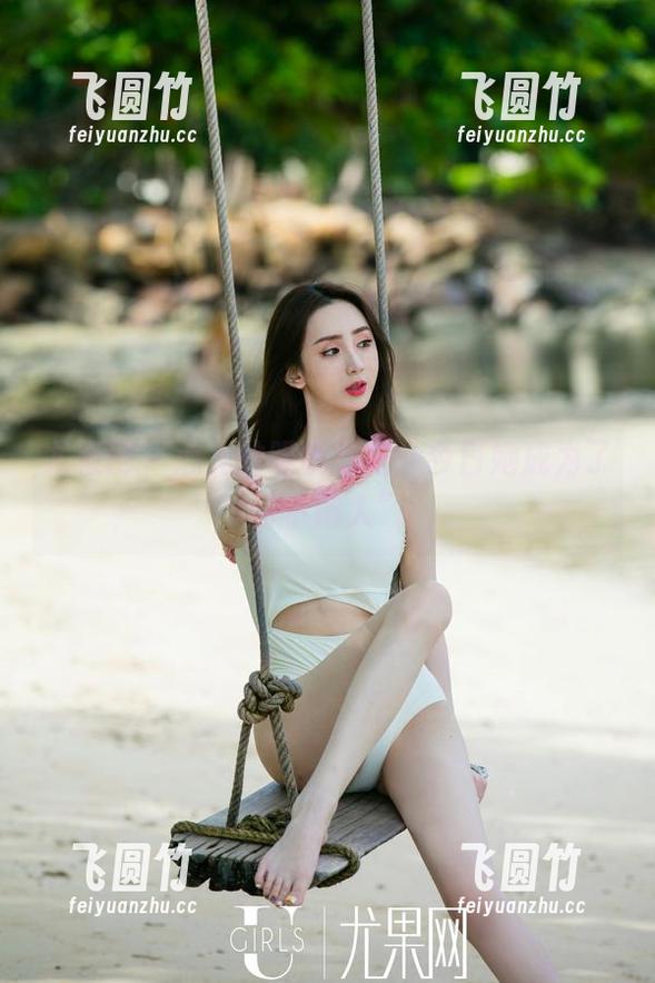 尤果网 - 心儿的眼镜私拍，今日她成为了“小诗人”
