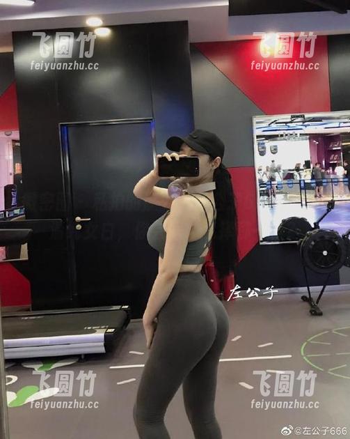 微密圈 - 私拍的魔力，左公子666这次的清纯女白，你会偏心选择哪一张？