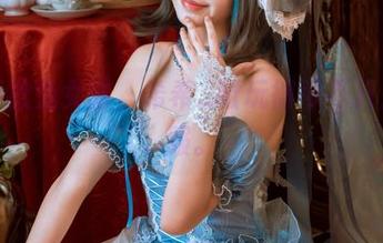 最新款兔女郎，希希_啾玩得可不只是衣服。
