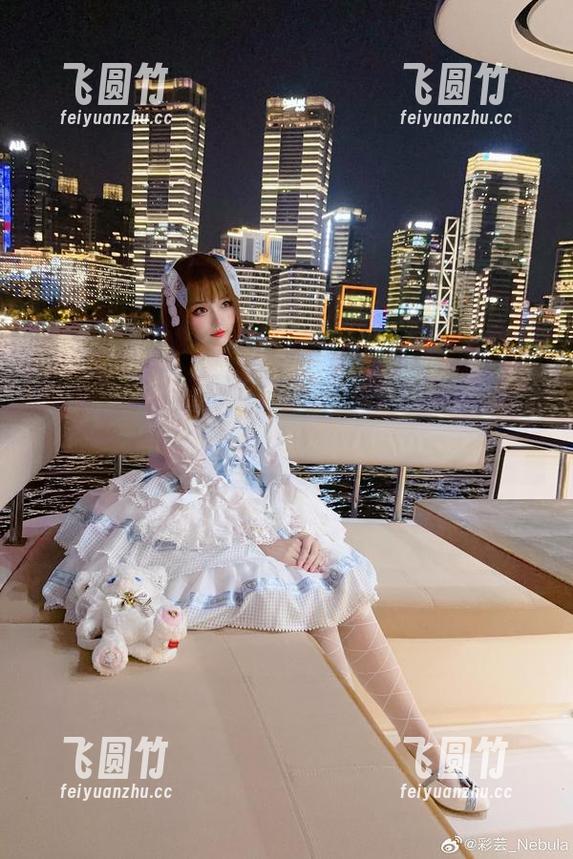 彩芸_Nebula 很想问彩芸_Nebula,红裙的cos迷惑性有多高?