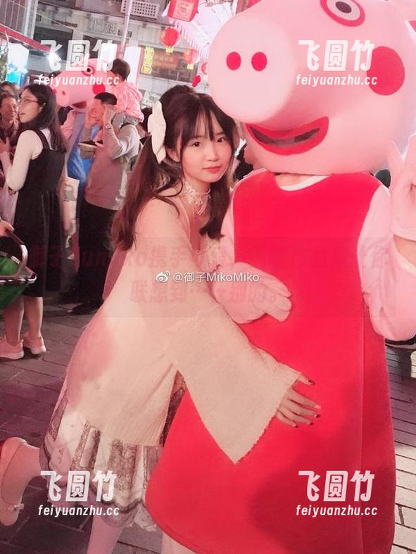 御子Yumiko 御子Yumiko携手可爱,最新作品集让你联想到……别的。