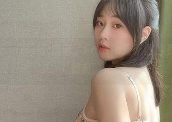 整理了一下，是一只废喵了Fantia最新图片更新，真有意思。