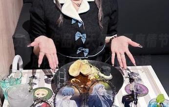 月城委员会的作品，天使与恶魔情节重重，放网盘里让人琢磨不透