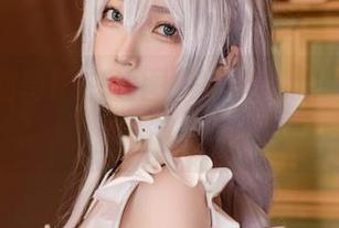 在杏仁曲奇的白丝图集中，私拍的诱惑已悄悄上线！
