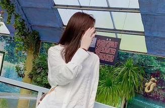 微密圈 - 下载林子喵Lynne的白丝写真，送你颜值与气质双丰收！