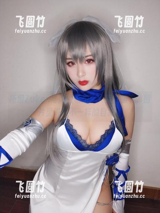 柘烟Zuken与她的私拍：大凤礼服下，图片里讲述不一样的自我。