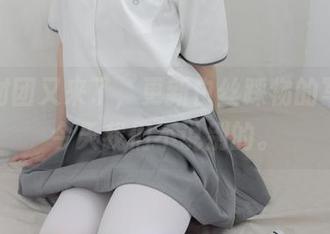 森萝财团又来了，更新白丝踩物的写真，今天我们不说别的。
