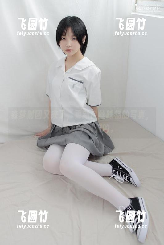 森萝财团 森萝财团又来了,更新白丝踩物的写真,今天我们不说别的。