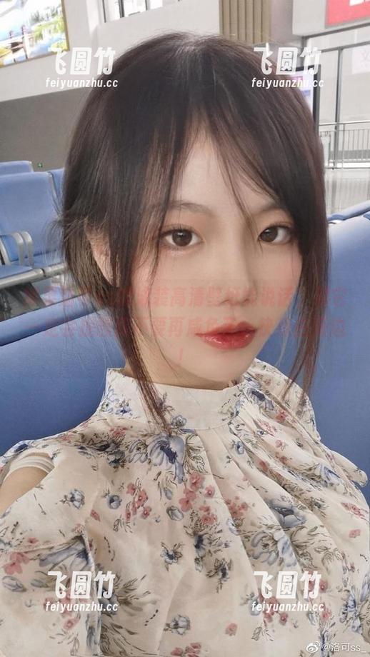 如果洛可ss的泳装高清壁纸能说话，那它一定会提醒我不要再咸鱼了，快点去海边！