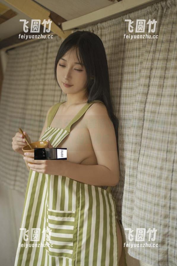 我告诉你，浅安安的美图让人有种“放课后”的偷闲感。