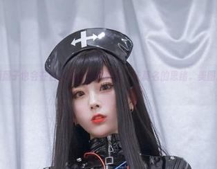 偶尔，清颜颜子也会在白色的渲染中引发一些莫名的思绪。美图总让人心涌～