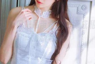 看王羽杉如何把吊带背心演绎成私房里的清新合集