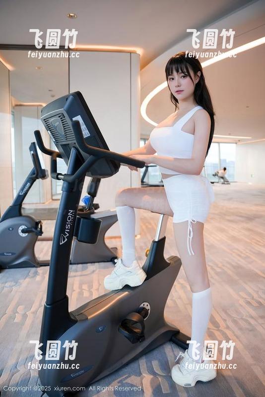 秀人网 - Jennifer小若万圣节图包：一包幽灵，一包聊天，你选哪个先打开？
