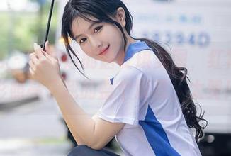 秀人网 - 这精选的唐安琪美图，红裙的色彩照亮了我的整个屏幕，太赞！