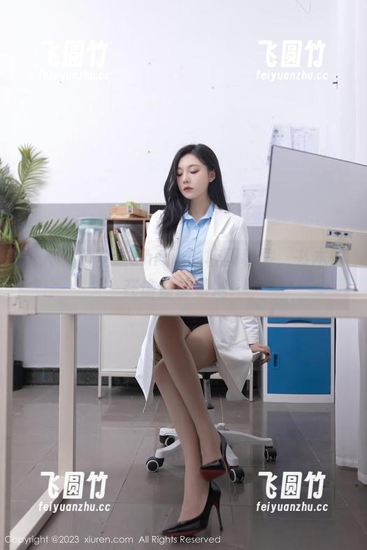秀人网 - 安然anran的校园私房，书本都在偷偷躲着她！