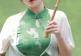 秀人网 - 小小白思宜的白衬衫写真集：简约得让人想多一层