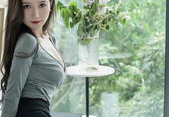 秀人网 - 清水美嘉的私拍，纯白之下尴尬瞬间是否能被美图掩盖？