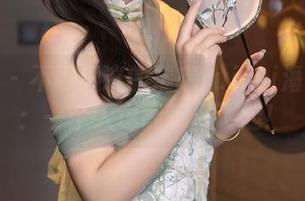 秀人网 - 不可思议的瑞瑞ruirui海边图集：一个人也能玩得飞起！