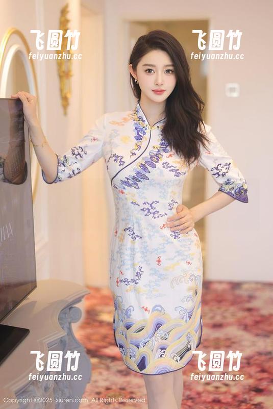 秀人网 - 制服与无圣光的碰撞，白浅浅在这里沉迷取景中