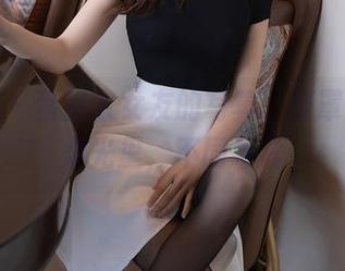 秀人网 - 蛋蛋宝女友的写真，笼罩在一层柔光里，不同寻常