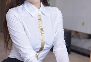 秀人网 - 袁圆在制服套图里的每一个眼神，都是一种默契的吸引。