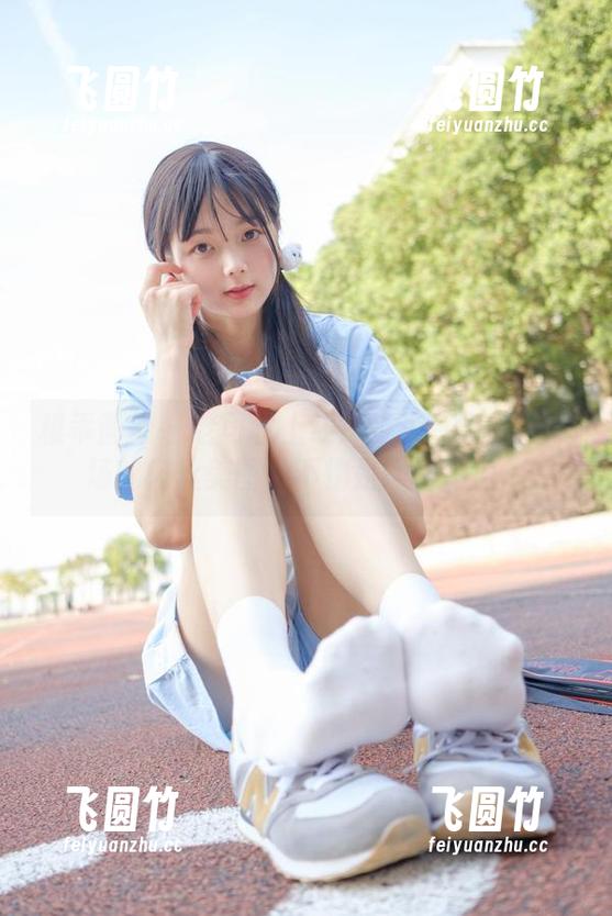 稚乖画册-夜夜 稚乖画册 - 老司机上线!夜夜在天台停车场的肉丝美图,不愧是网络清流。