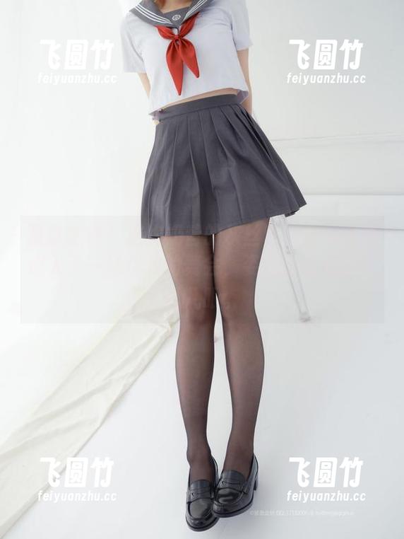 紧急企划-奶昔 紧急企划 - 这次奶昔的灰丝私房合集仿佛进入了一场优雅的舞会,姿态总让我想多看几眼。