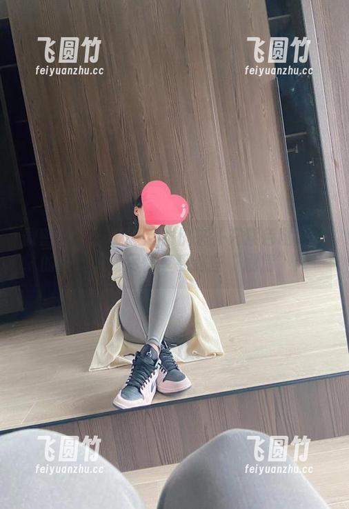 微密圈 - 资源匮乏？快来补充紫色哒豚豚的合集吧，尽情享受这些“剧情”！